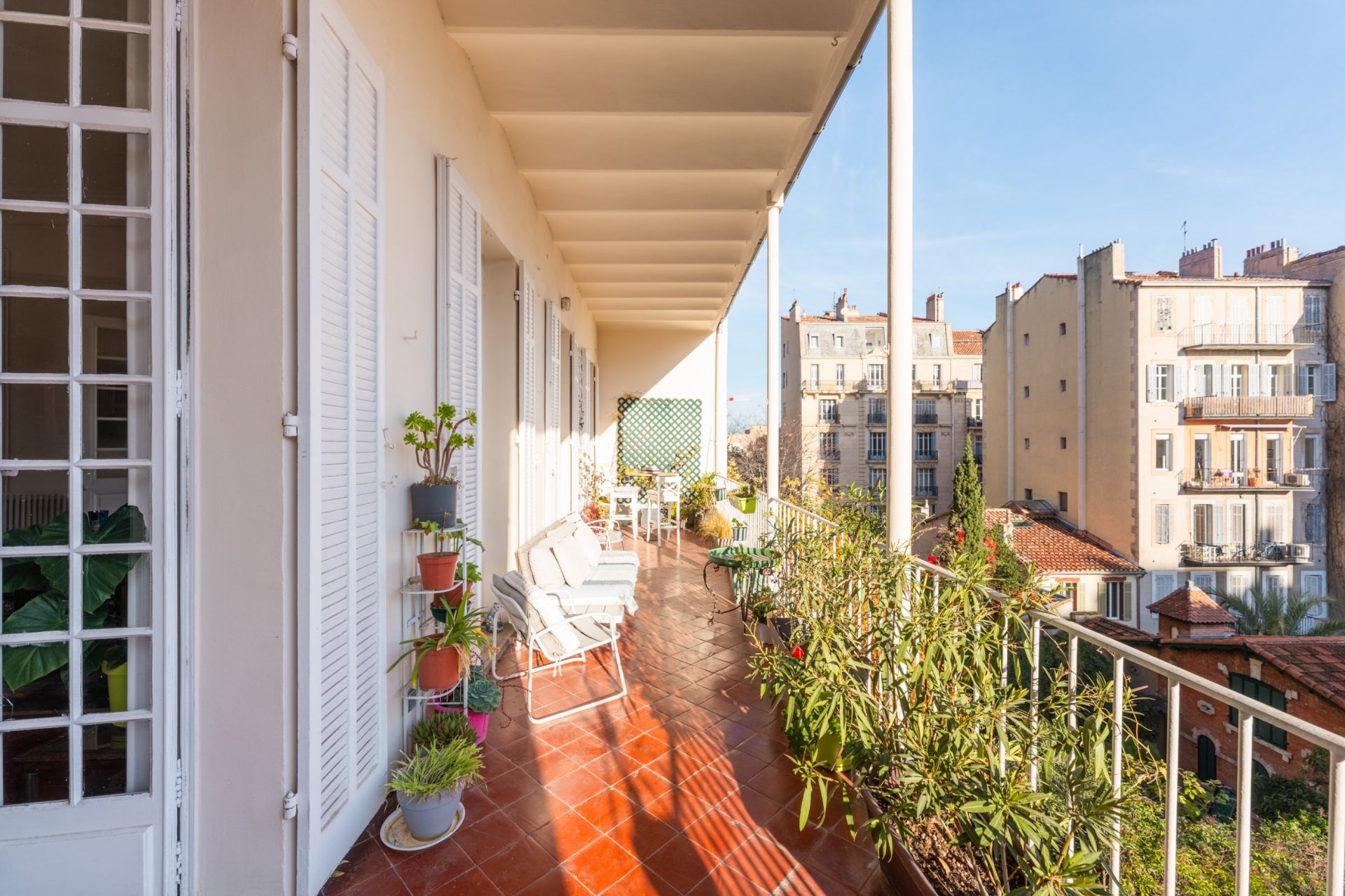 luxury apartment 5 Rooms for sale on MARSEILLE (13008)