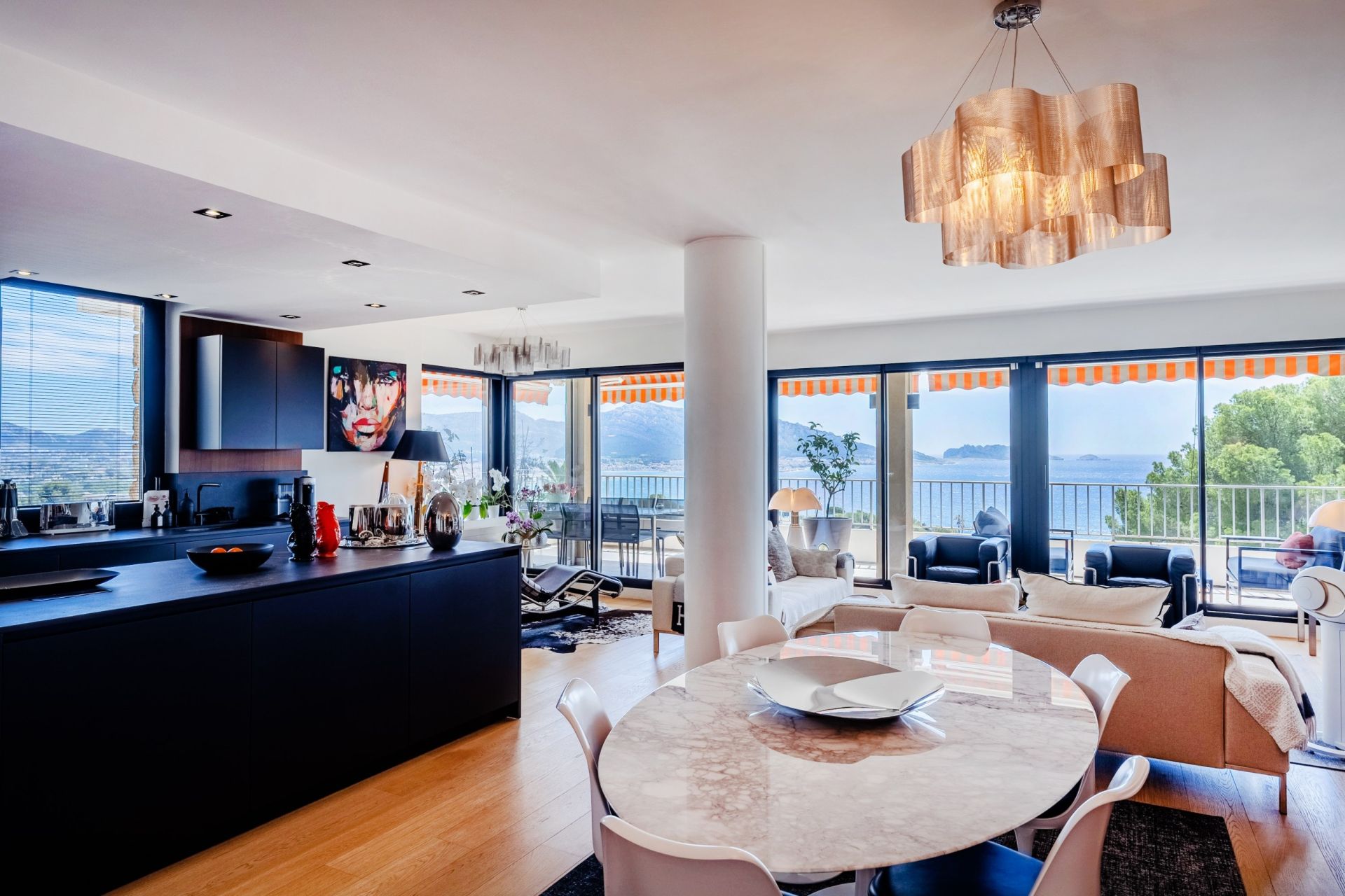 luxury apartment 4 Rooms for sale on MARSEILLE (13007)