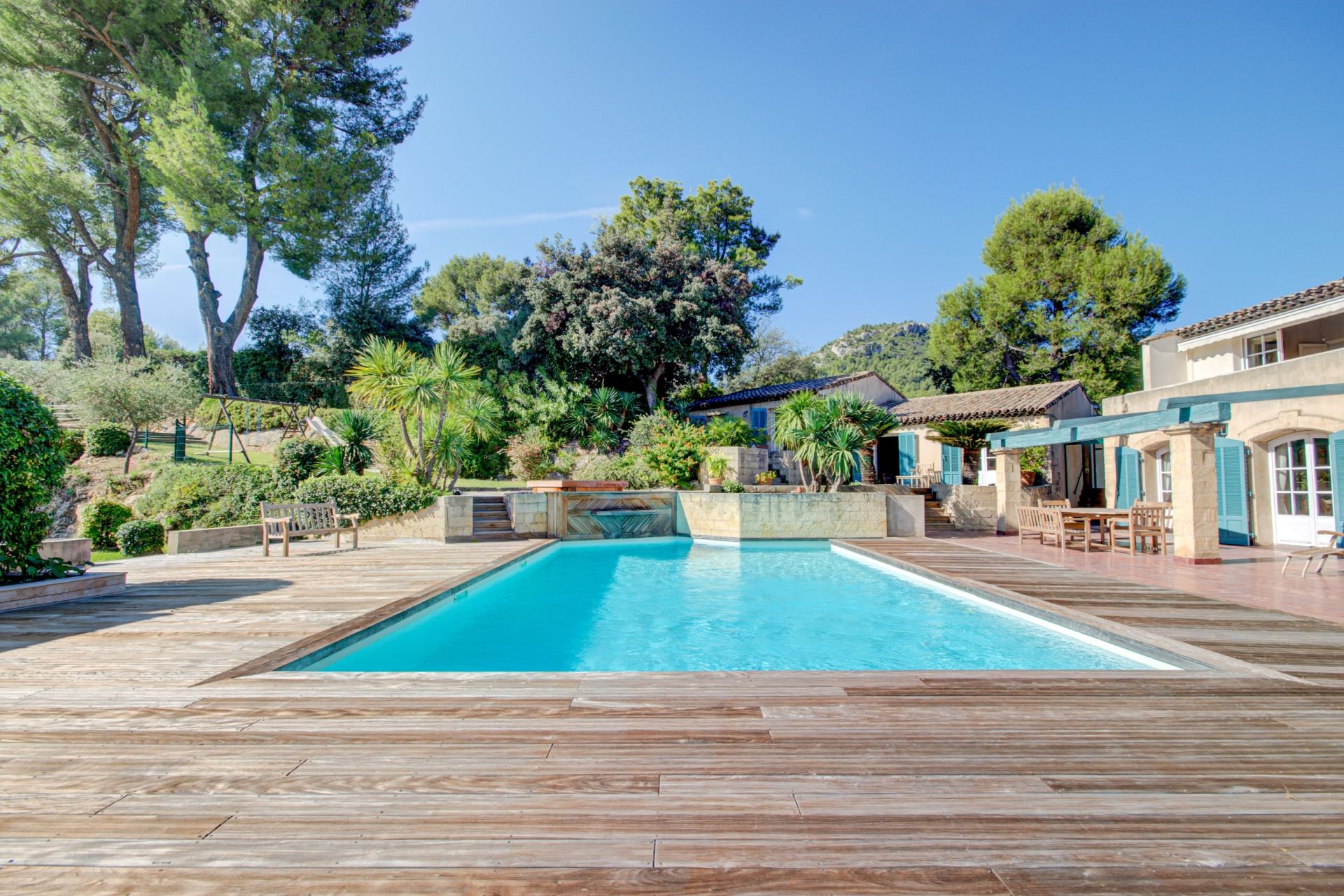 luxury villa 10 Rooms for sale on AUBAGNE (13400)