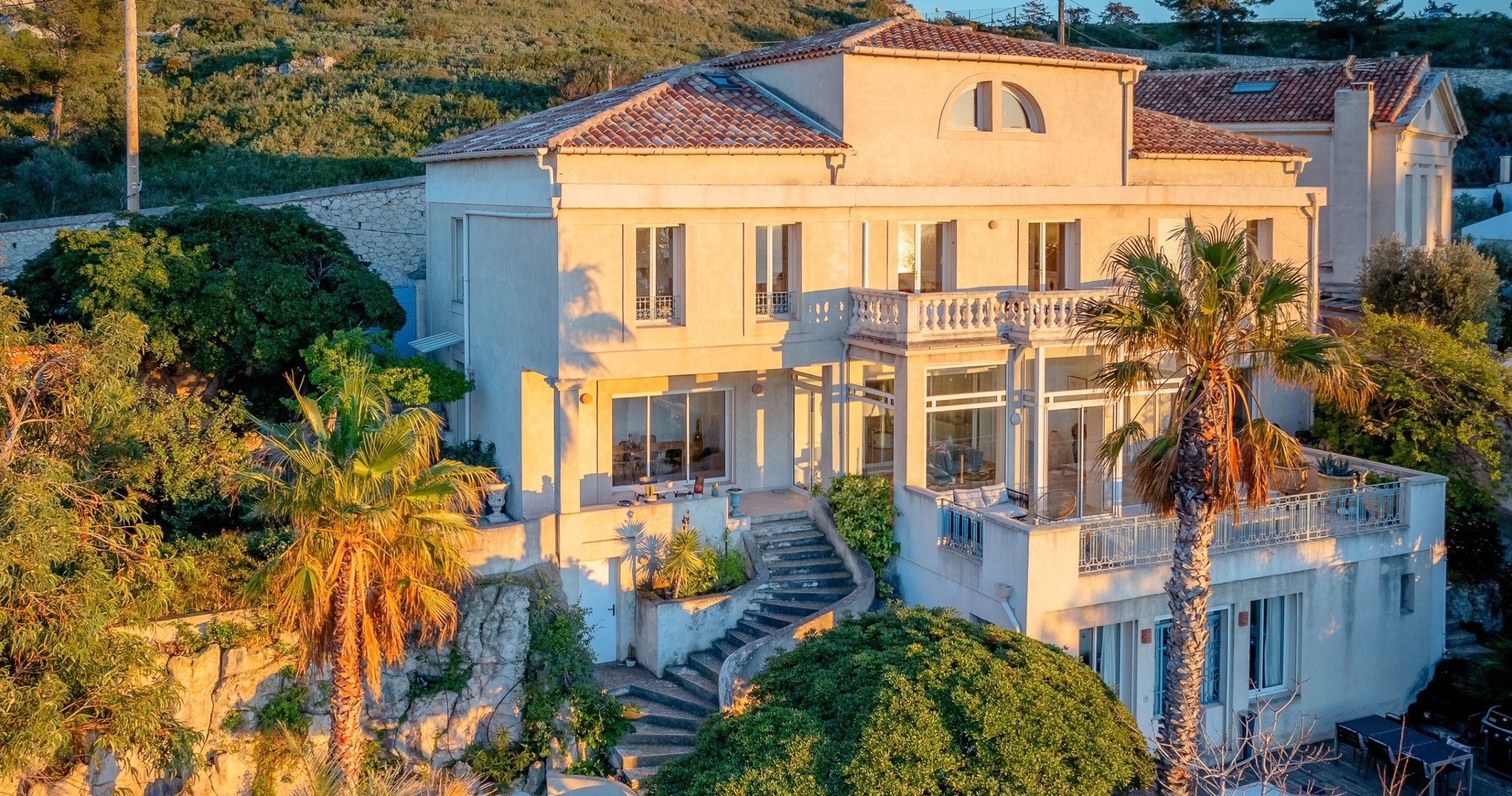 luxury villa 10 Rooms for sale on MARSEILLE (13007)