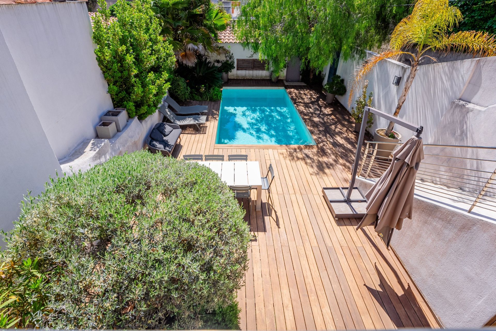 luxury house 6 Rooms for sale on MARSEILLE (13007)