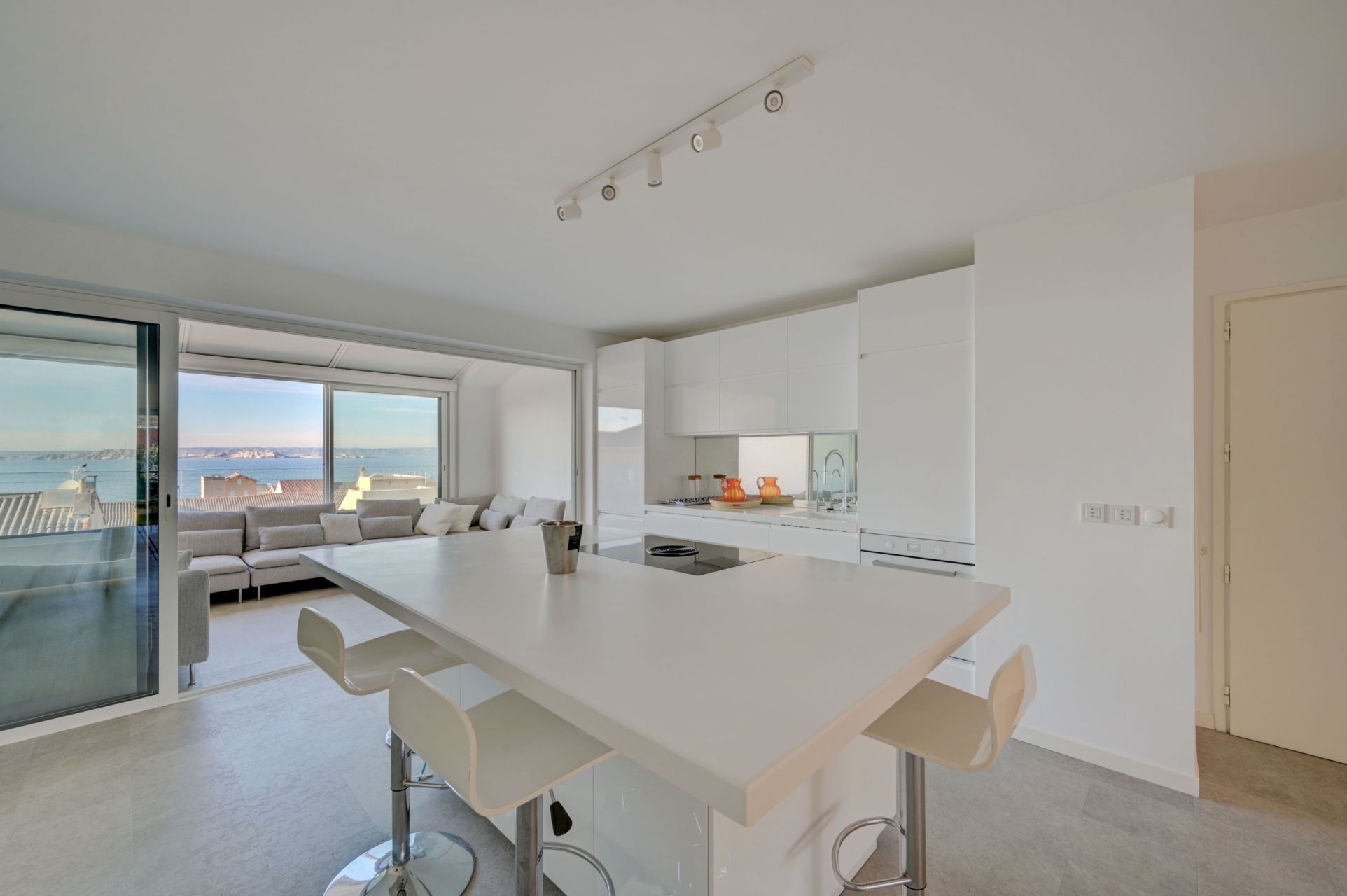 luxury apartment 4 Rooms for sale on MARSEILLE (13008)