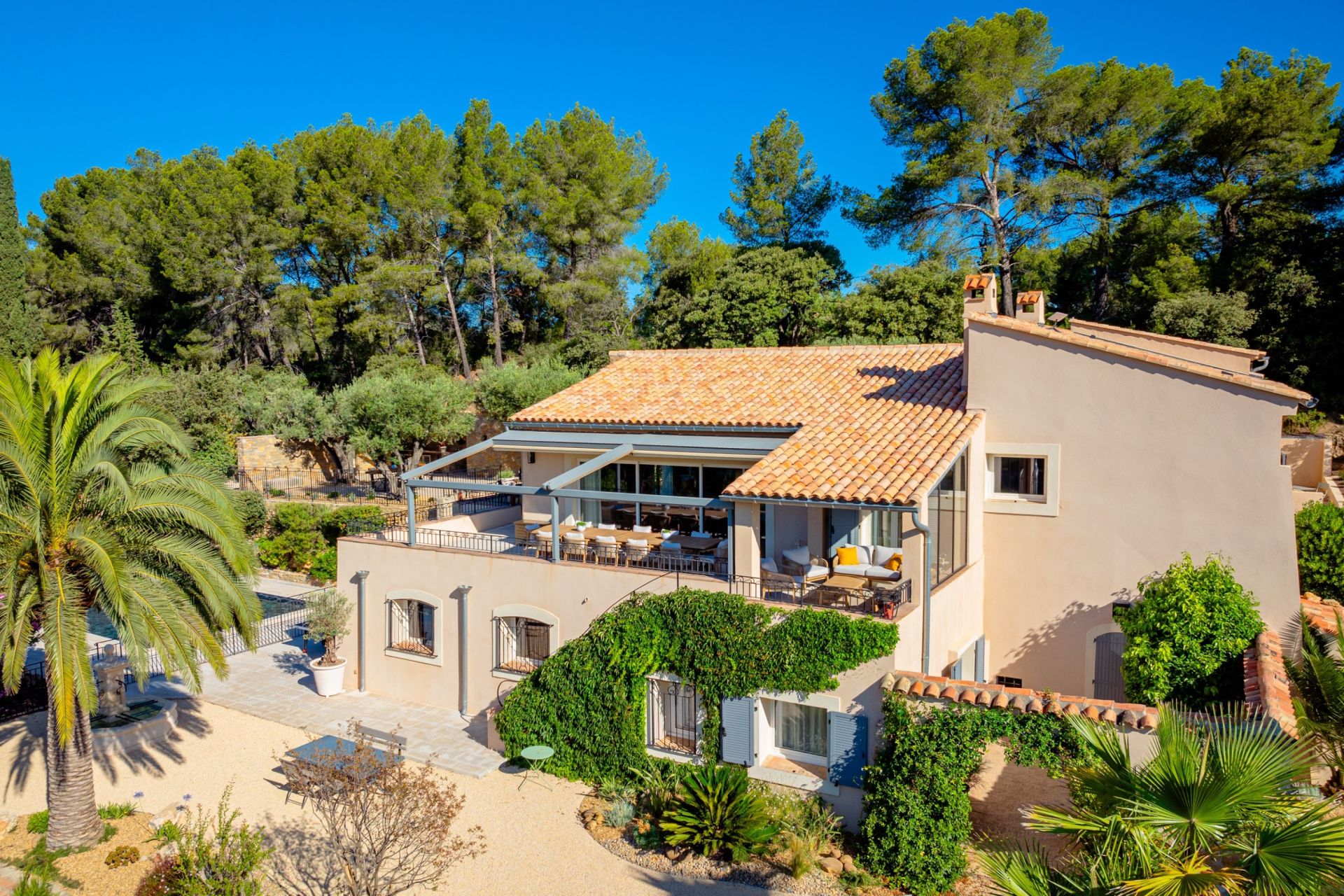 mas 10 Rooms for seasonal rent on LE CASTELLET (83330)