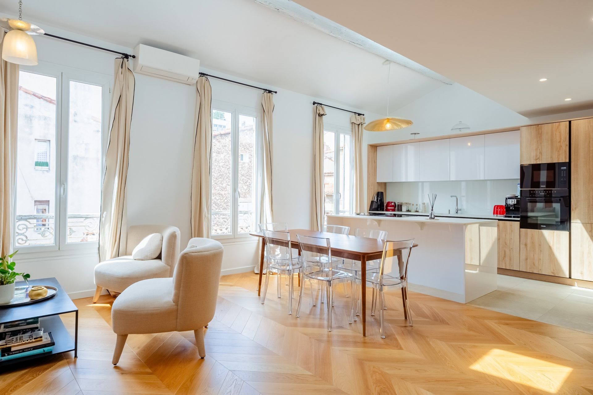 luxury apartment 4 Rooms for sale on MARSEILLE (13007)