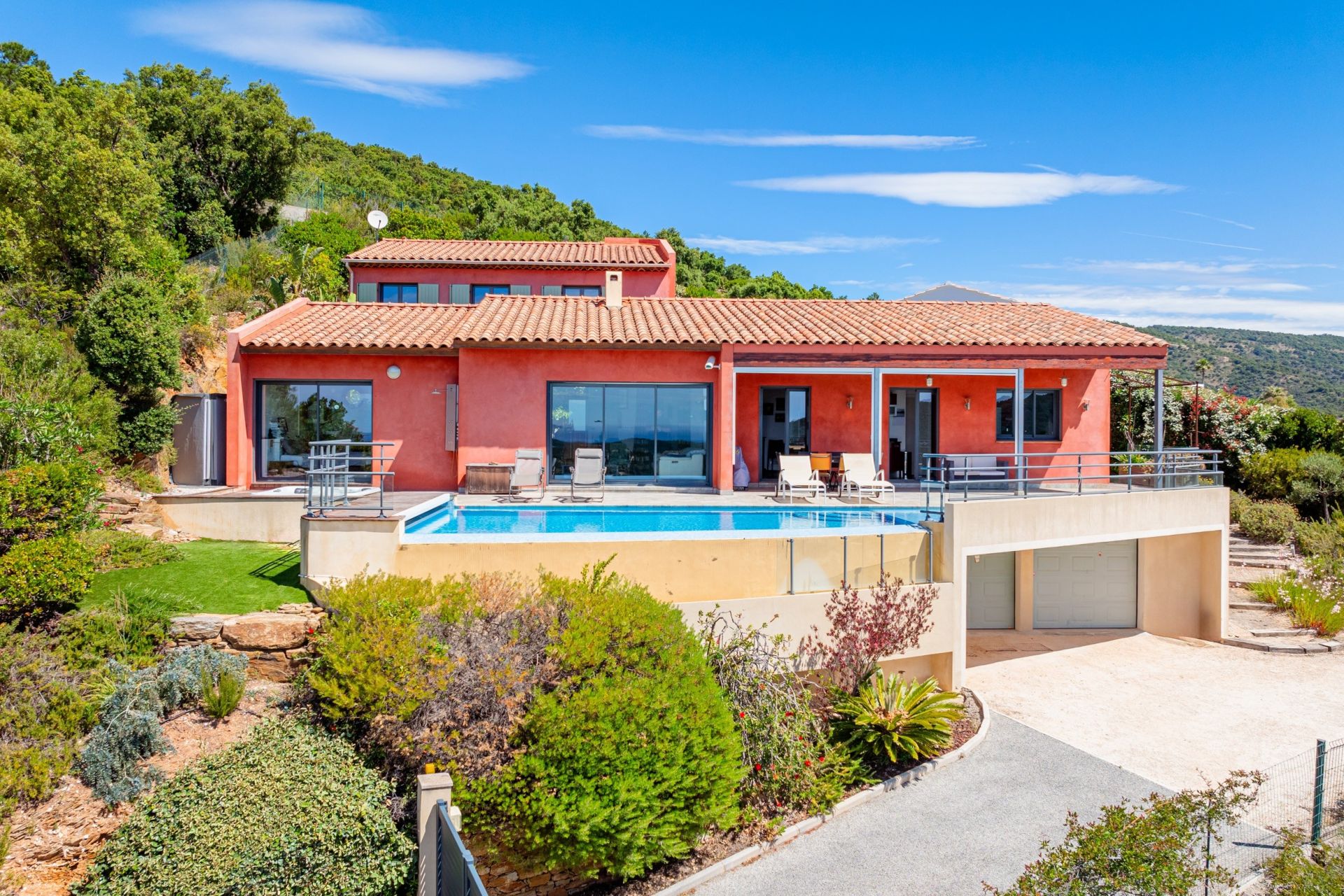 luxury house 7 Rooms for sale on LA LONDE LES MAURES (83250)